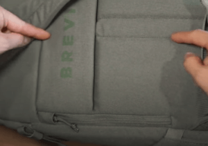 zipper on J bag's back